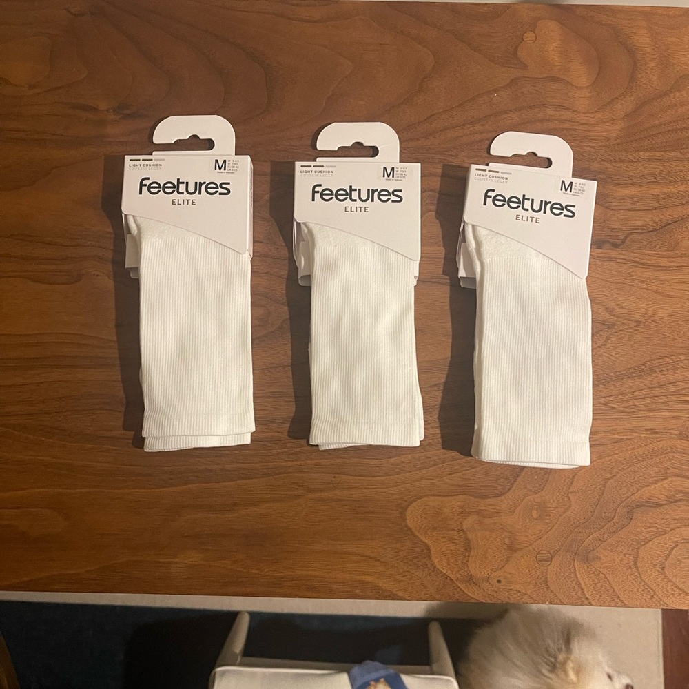 Women’s Feetures Elite Light Cushion Mini Crew 3 Pack. SIZE M for 7-9.5 size.